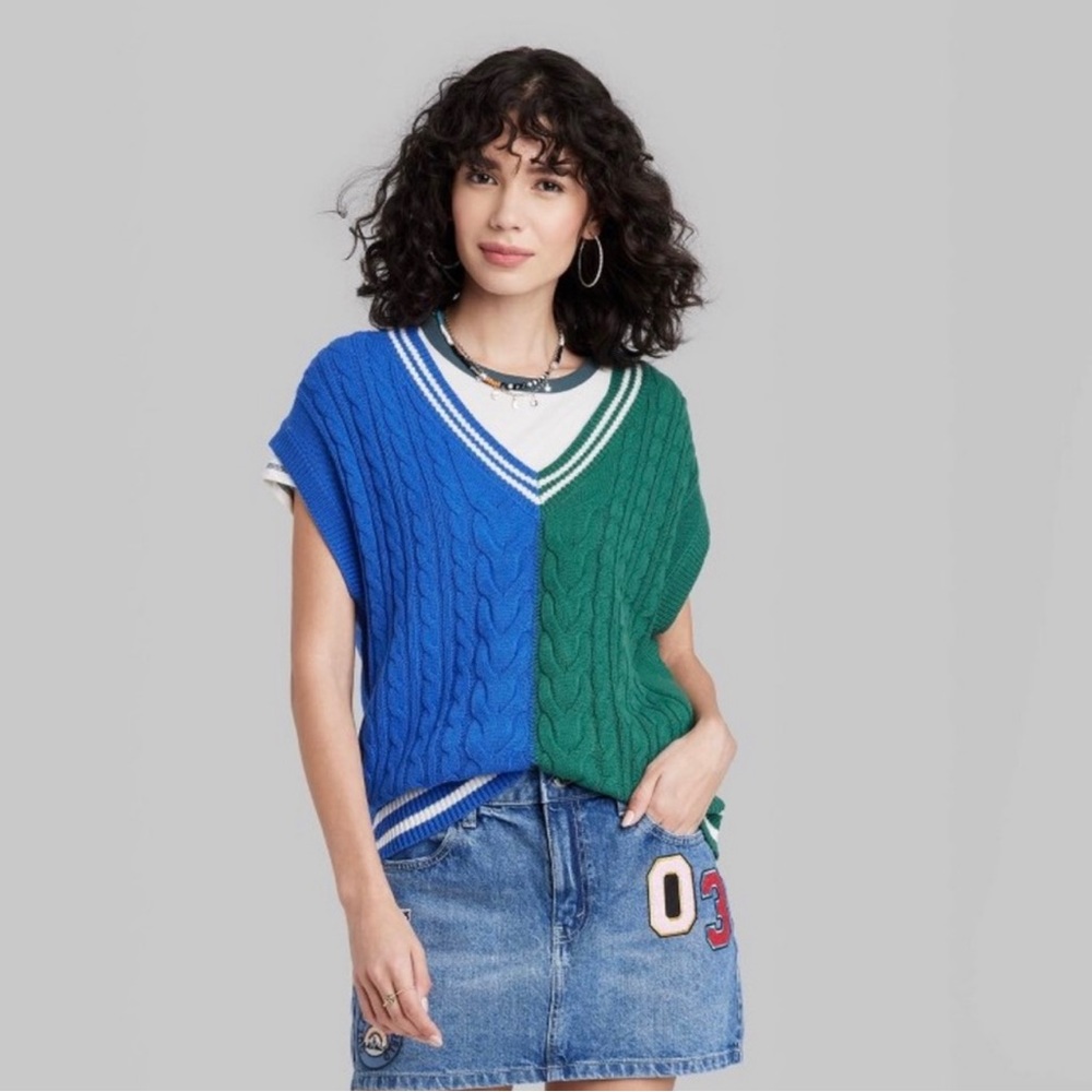 NWT Wild fable Women's Sweater Vest Oversized Sleevless Navu spliced Size S